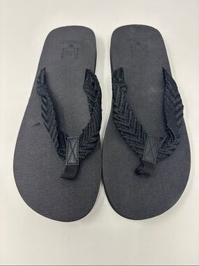 Kuailu | 12 Black Braided Strap Flip Flops